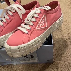Pink Prada sneakers gently worn. Size 40.5